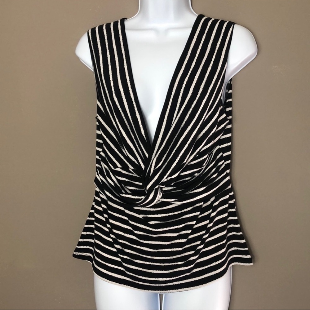 Chadwick’s Twisted Front Sleeveless Blouse Medium
